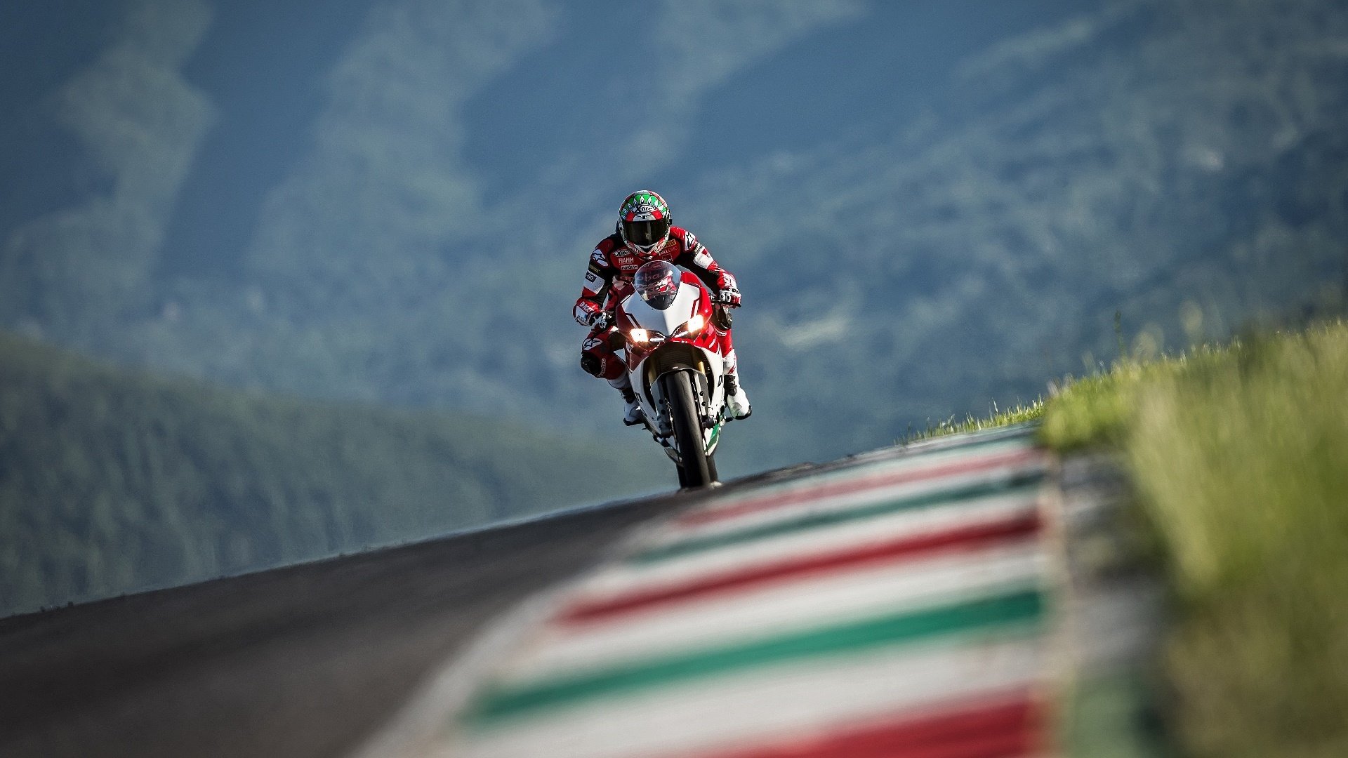 爱游戏网站-利物浦轮换阵容出击，里昂全力备战欧联